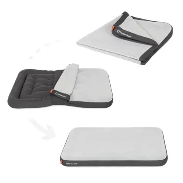 Doctor Bark cambia la fodera del cuscino da salotto in pile grigio